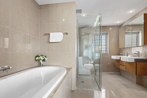 Master Ensuite
