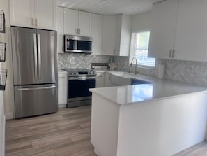 Full kitchen: standard refrigerator, oven, dishwasher, microwave, and RO system.