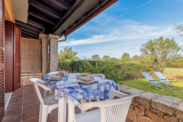 Outdoor dining