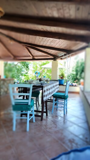 Outdoor dining