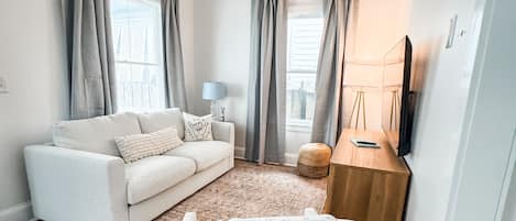 Relaxing living room with a queen pull-out sofa bed for extra guests.