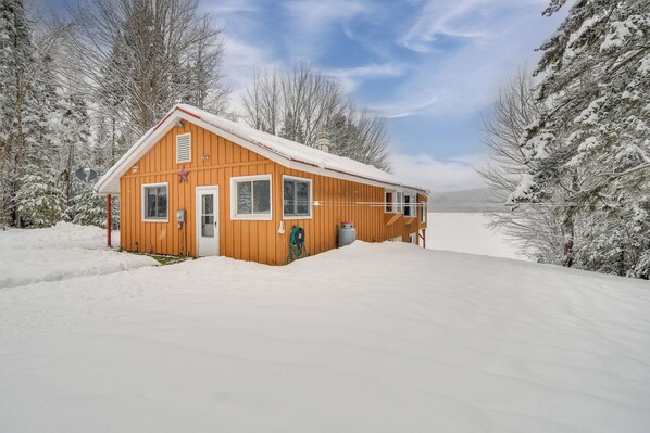 Errol Vacation Rental | 3BR | 2BA | 1,200 Sq Ft | 1 Small Step to Enter