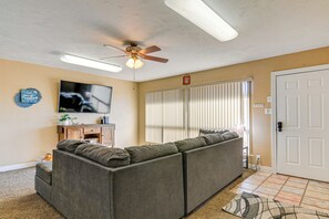 Living Room | Smart TV | Board Games | Free WiFi