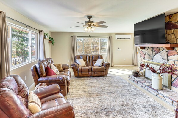 Pinetop-Lakeside Vacation Rental | 4BR | 2.5BA | 1,950 Sq Ft | 3 Steps Required