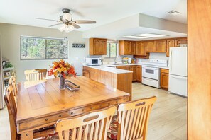 Dining Area | Dining Table | Dishware/Flatware
