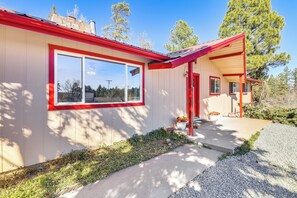 Parking | Driveway (4 Vehicles) | RV/Trailer Parking On-Site
