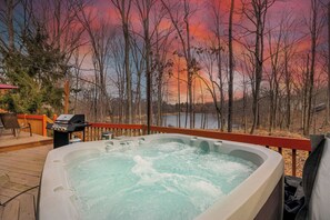 Hot Tub Oasis: Relax and unwind in your own retreat with lakeside views and a spectacular sunset!