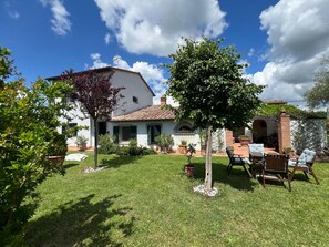 Haus, Strauch, Wohngebiet, Zuhause, Dach, Garten, Rasen, Hütte, Estate