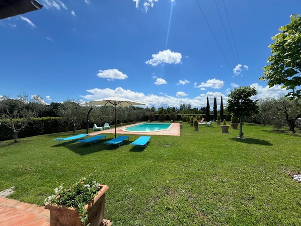 Garten, Rasen, Schwimmbad, Estate, Landscaping, Schatten, Park, Hazienda, Villa, Gartenmöbel