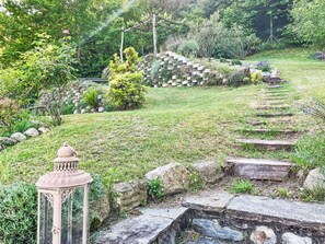Grass, Garden, Shrub, Rock, Landscape, Plant Community, Groundcover, Flagstone, Landscaping