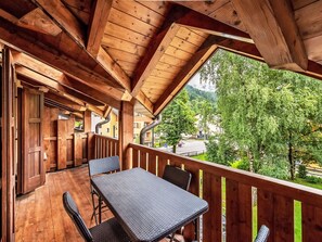 Bois, Tache De Bois, Dur, Lumber, Planche, Balcon, Eco Hôtel, Cabane En Rondins, Village De Montagne