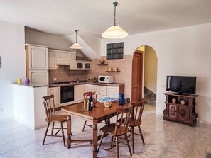 Meubles, Design Intérieur, Sol, Bois, Cuisine, Sol, Table, Pièce, Plafond, Cabinetry