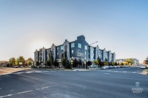 Fun Stay Near BYU, Fab Amenities & Super Location