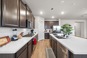Fully equipped kitchen with high quality granite countertops.