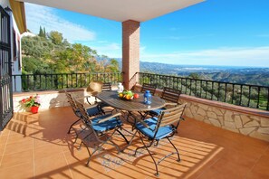 The terrace adjoining the living room is a dream spot.