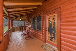 Custom front entry at Mountain View Meadows, a 3 bedroom cabin rental located in Pigeon Forge