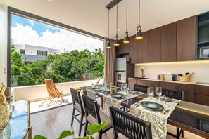 A spacious kitchen and dining area perfect for family meals and gatherings
