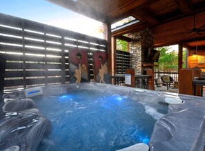 Soak in the hot tub under a canopy of string lights while watching the stars at night—pure mountain magic!