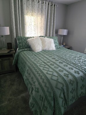 Queen memory foam adjustable bed
