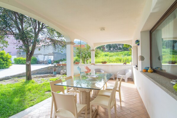 Outdoor dining