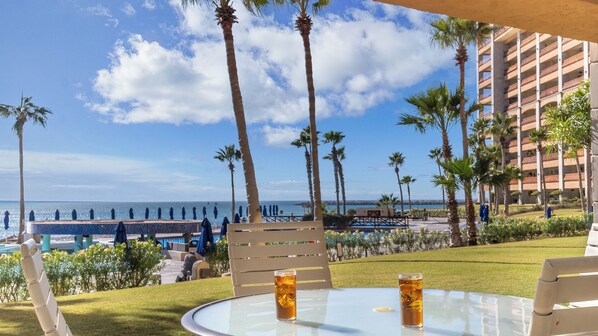 Have a cool drink on the patio dining table, and enjoy life!