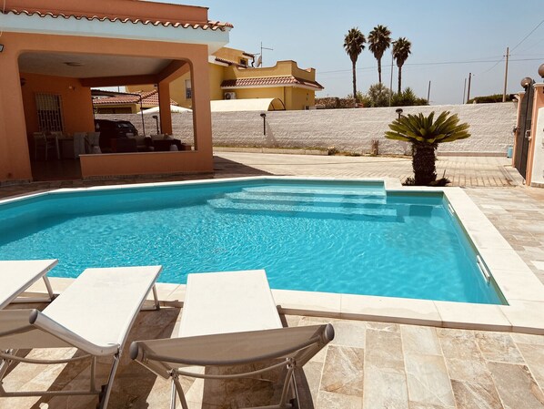 Swimming pool