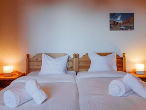 Schlafzimmer, Bett, Interior Design, Bettdecke, Holz, Bedding, Möbel, Decke, Flooring, Fussboden