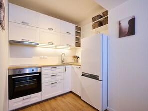 Kitchen Appliance, Kitchen, Cabinetry, Major Appliance, Countertop, Interior Design, Wood, Furniture, Flooring, Home Appliance