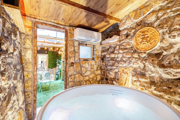Indoor spa tub