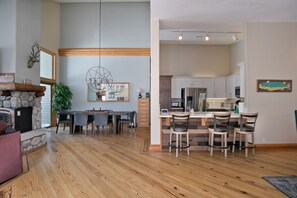 Dining Room & Kitchen