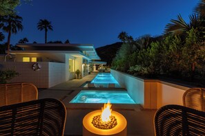 Gorgeous fire pit with amazing views