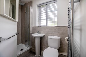 En-suite shower to bedroom 1.