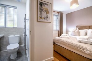 En-suite shower to bedroom 1.