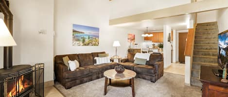 Living room with Smart TV & gas fireplace