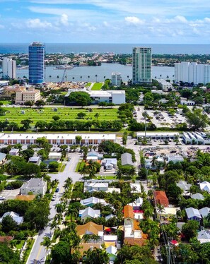 Enjoy the perfect location with breathtaking views of both the city skyline and the serene waterfront, offering a blend of urban energy and coastal relaxation.