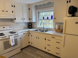 Roomy eat-in-kitchen! A nice sunny room.
