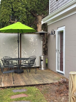 Room for a BBQ - entrance