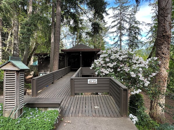 Entry bridge