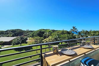 Ocean & Park Views from spacious Waikiki Beach Queen Studio with WiFi, AC