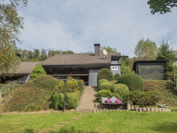Shrub, House, Roof, Home, Residential Area, Garden, Cottage, Groundcover, Spring
