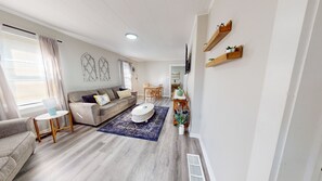 - Spacious living space
- Seating for 10
- Smart TV (bring your own password)