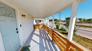 Fully fenced in front yard, perfect to keep your pup safe