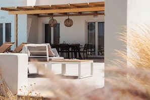 outdoor dinning room