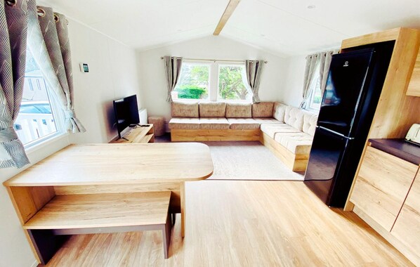 open plan living/ dinning area 