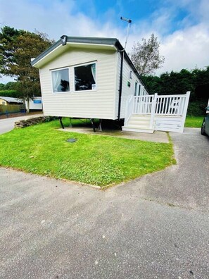 Side decking with outside furniture 