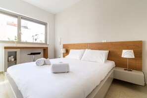 The Chesnut | Cozy Central 2BR Parking Pool