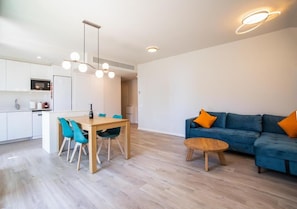 03 dining table island