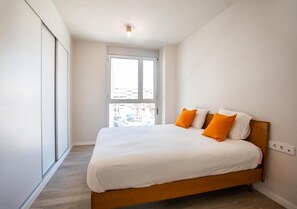04 master bedroom
