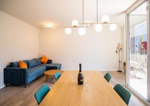 02 wide living area