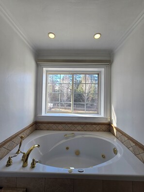 Master bathroom (2)